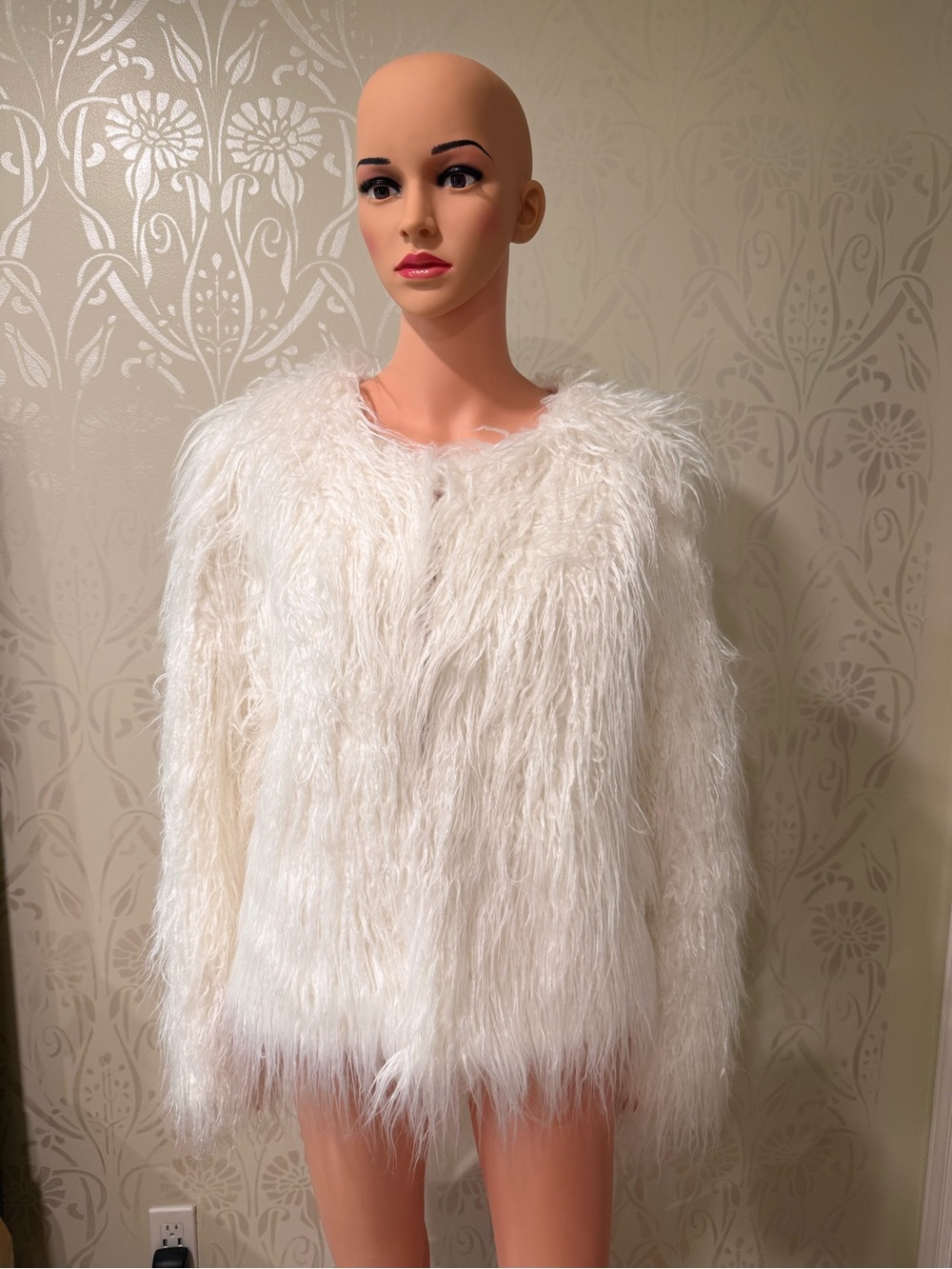 NWOT Women's Faux Fur Shag Jacket - Ivory